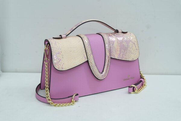 Sac à main Nabila en similicuir, coloris rose — Deveaux Paris